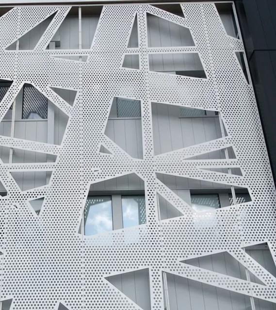 GRC幕墻掛板的安裝流程是什么？grc掛板廠(chǎng)家